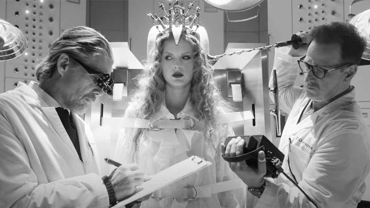 taylor-swift-fortnight-dead-poets-society